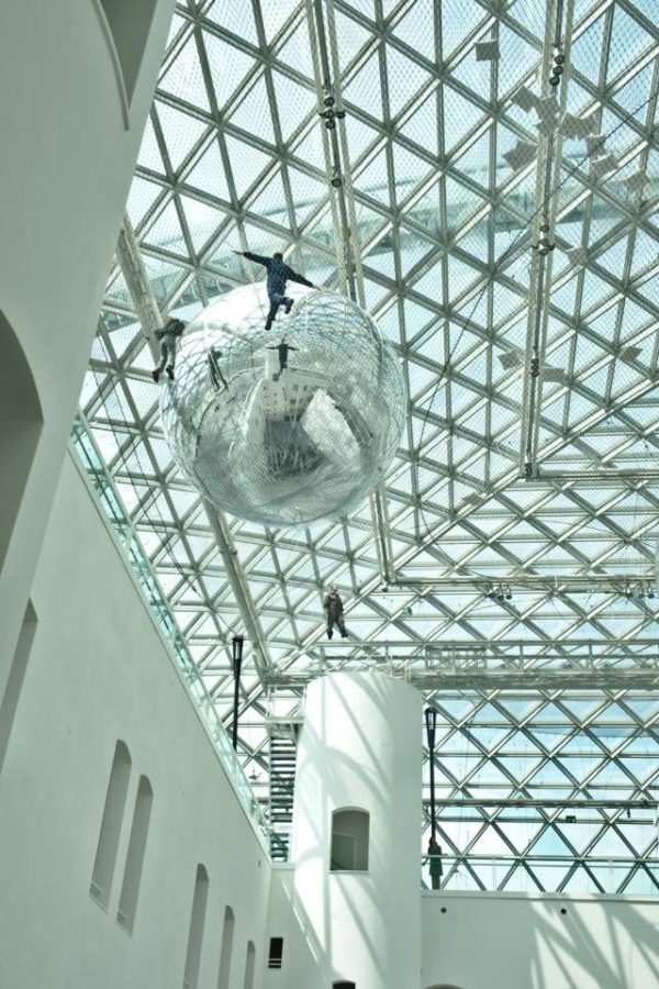 Spinnenweb kunstenaar Tomás Saraceno in museum K21 Düsseldorf