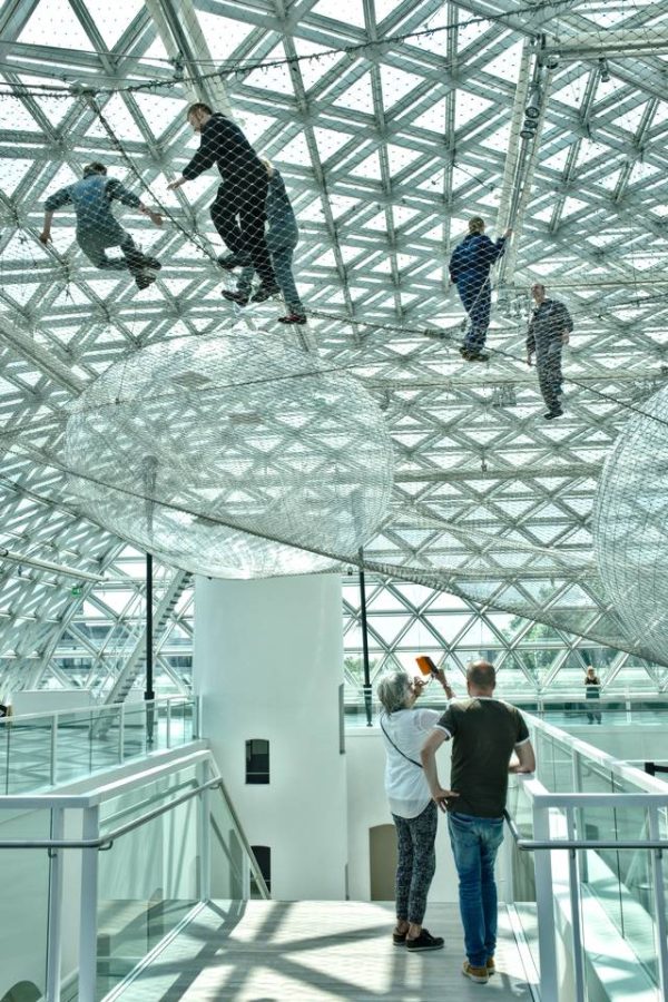 Spinnenweb kunstenaar Tomás Saraceno in museum K21 Düsseldorf