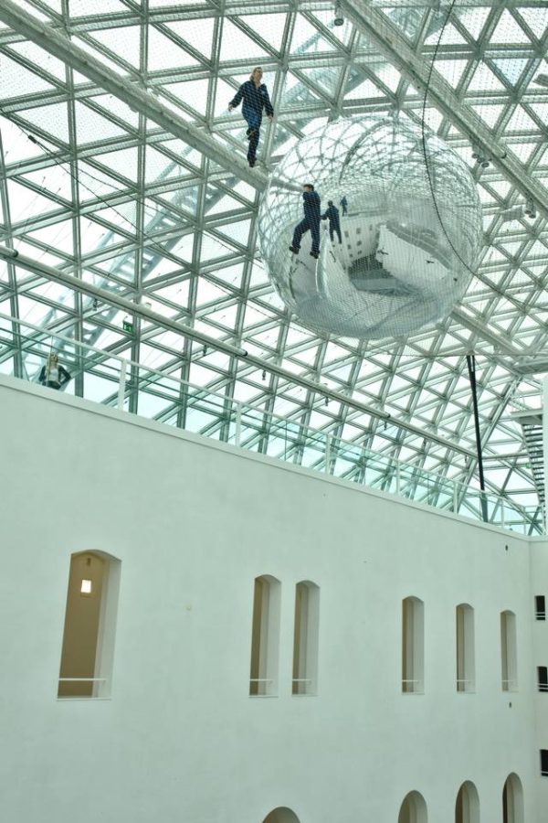 Spinnenweb kunstenaar Tomás Saraceno in museum K21 Düsseldorf