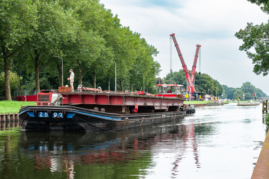 Vervangen onderdeel brug Lovense Kanaaldijk Tilburg