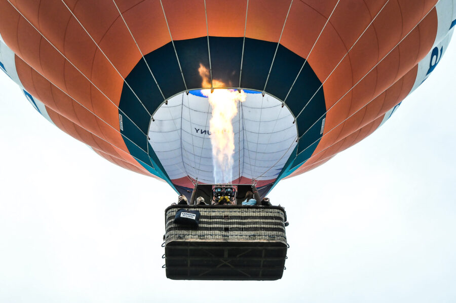 Heteluchtballon tijdens Ballonnenparade Tilburg