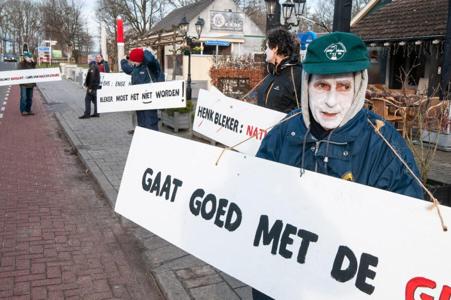 Demonstratie bij komst Henk Bleker in Hilvarenbeek