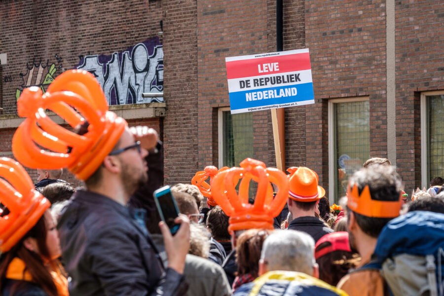 Protestborden tegen de monarchie Koningsdag Tilburg 2017