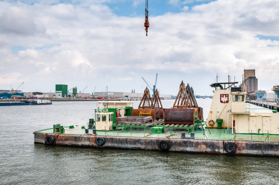 Foto's gemaakt tijdens enkele bezoeken aan het Amerikadok in de haven van Antwerpen in 2009 en 2010.