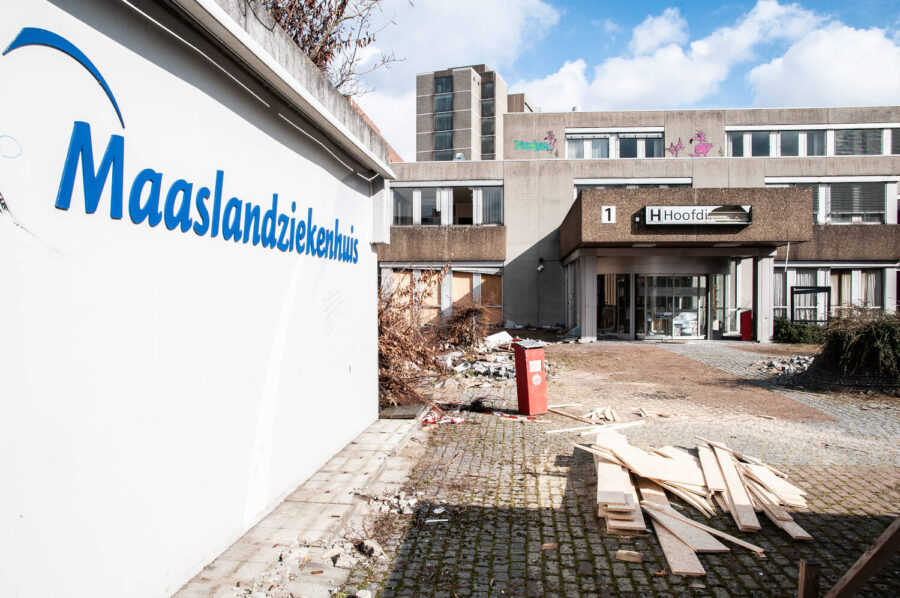 Foto van de hoofdingang van het Maaslandziekenhuis Sittard, Walramstraat,